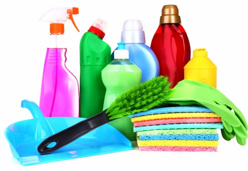 Carpet cleaning team using sustainable equipment in E14