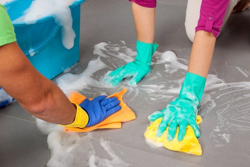 End of tenancy cleaning service for an E14 apartment kitchen