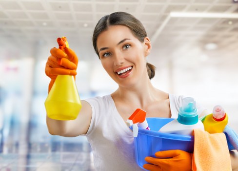 Professional oven cleaning service for homes in E14