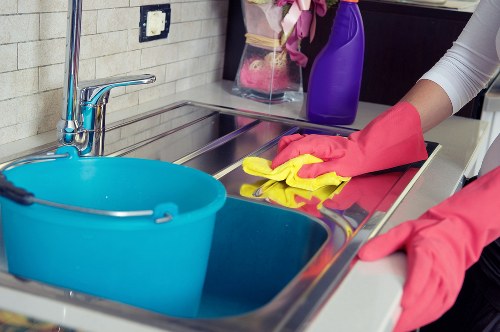 Cleaning a built-in oven in a modern E14 flat