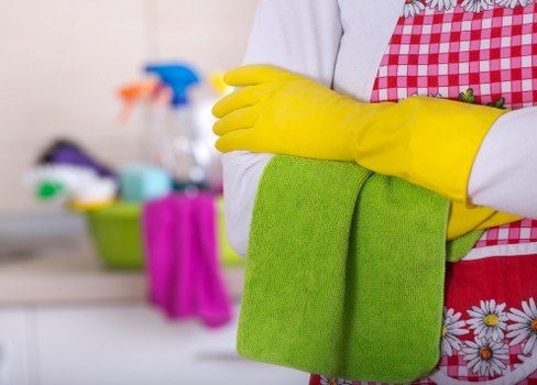 Local oven cleaner working in a Docklands kitchen in E14