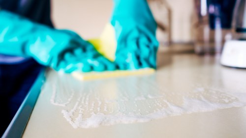 Residential window cleaning across E14 apartments and houses